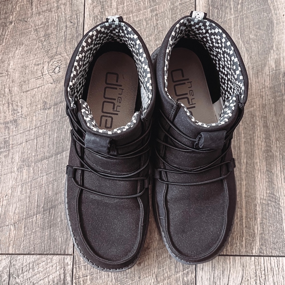 Hey Dudes size 8 womens